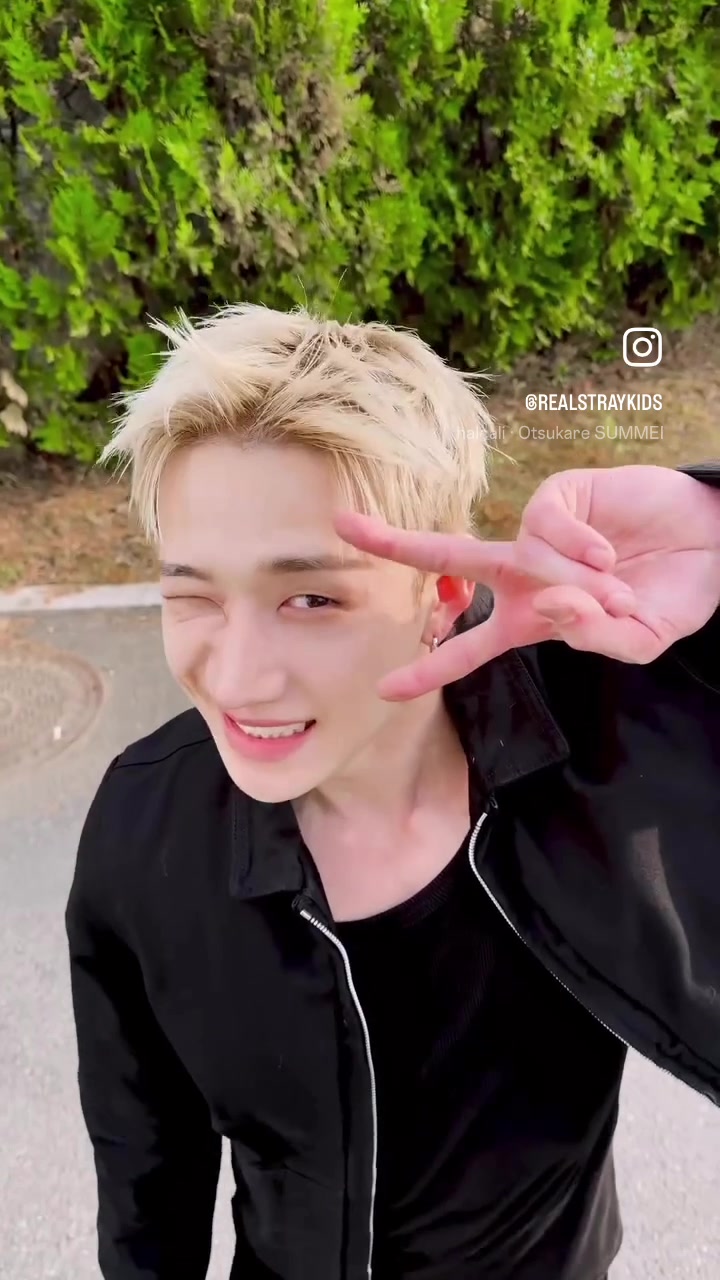 @Valeria saw and met TXT
