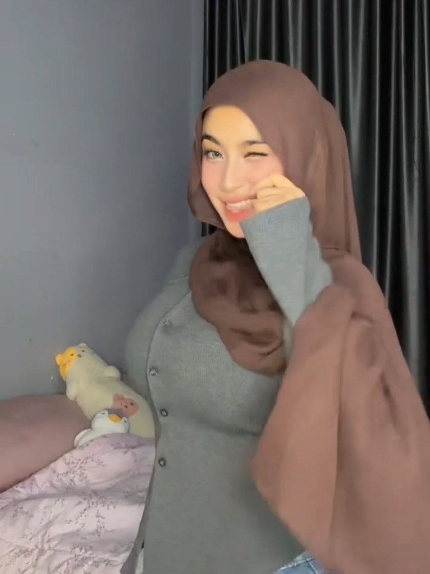 @Azura
