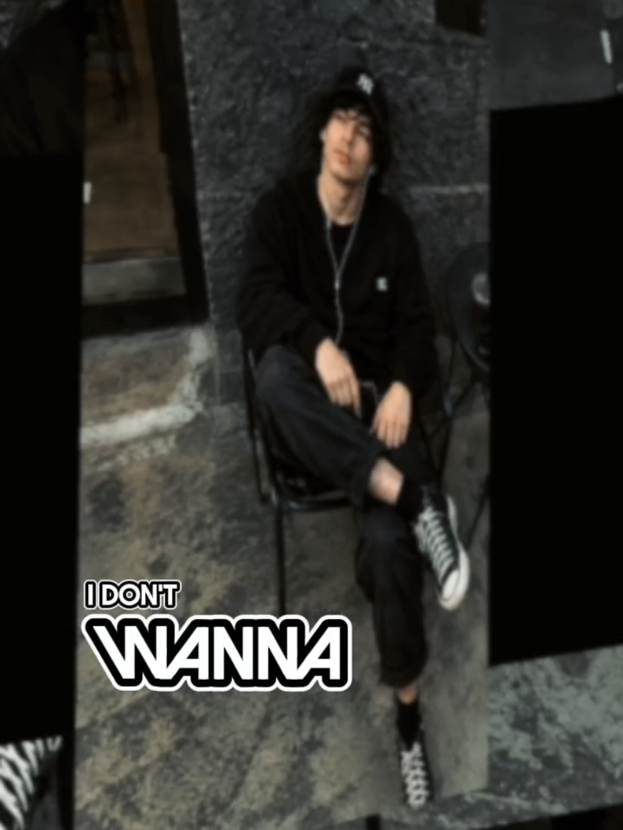 @𝚠𝚑𝚘 𝚊𝚖'𝙸