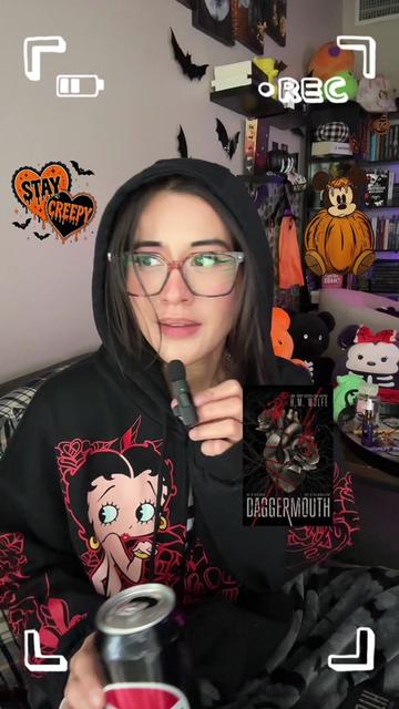 @Lizzy⛓️🧿🧸🖤