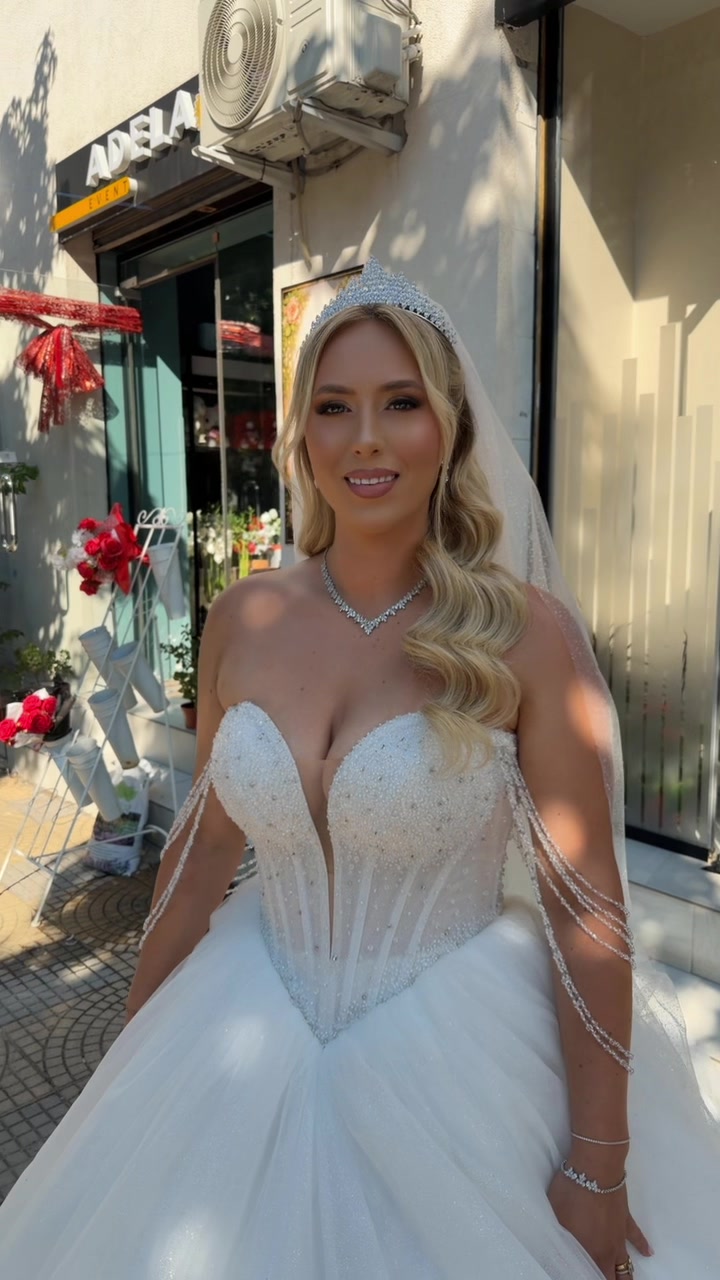 @Lola Sallon 👰&zwj;♀️💇&zwj;♀️💅