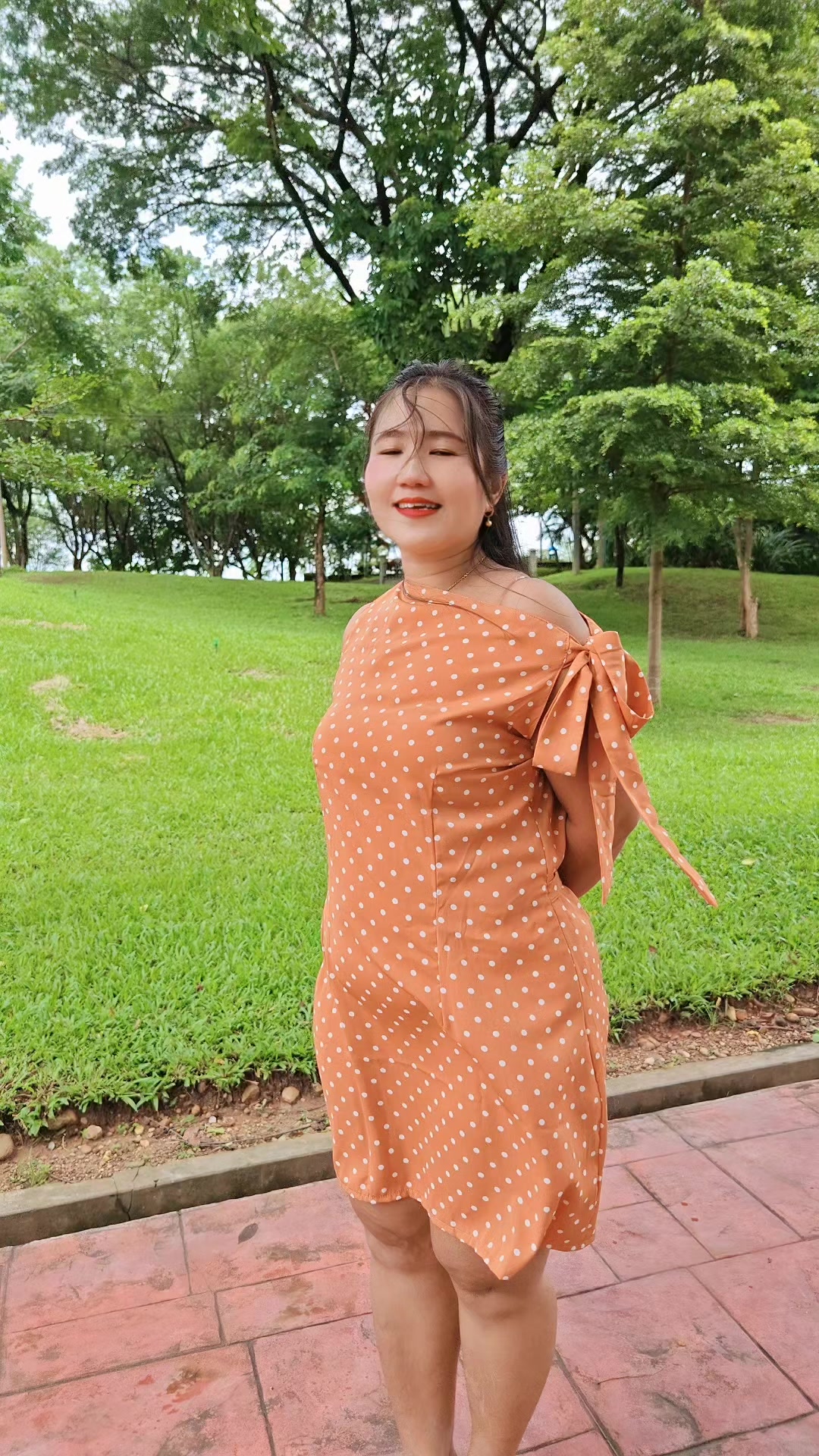 @Song Laypyay Hnin (Official )