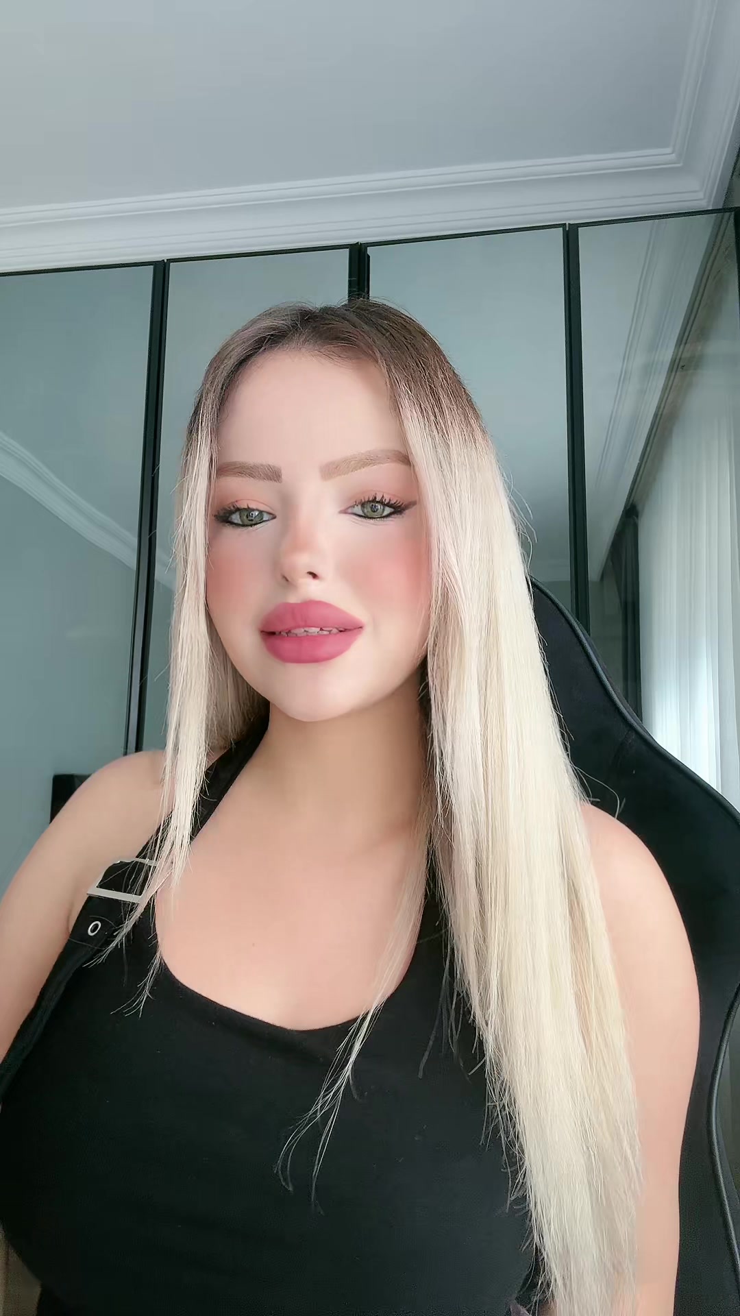 @𝐄🪶