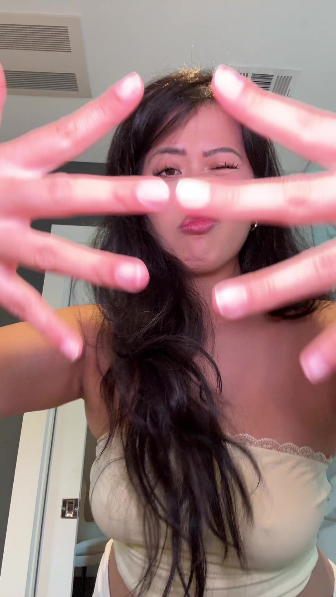 @Bella