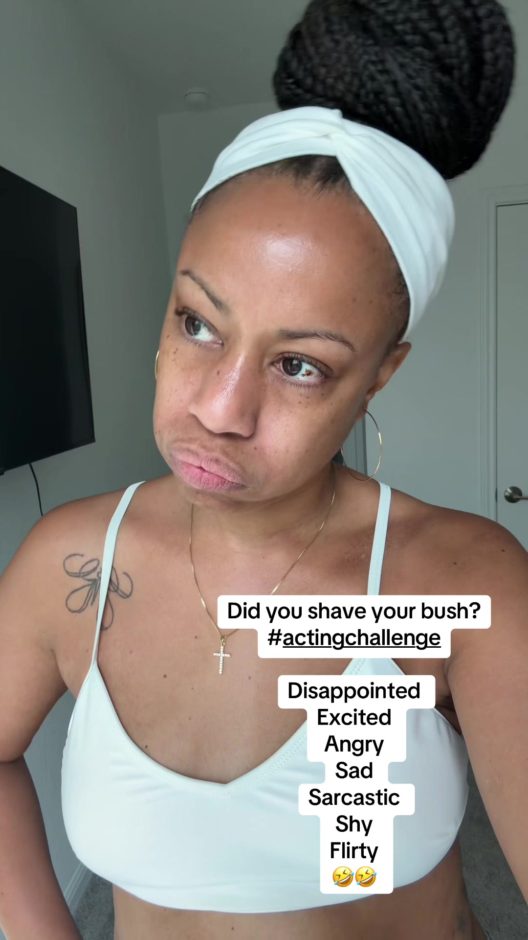 @JustGen ✋🏽👩🏽🦱🤚🏽