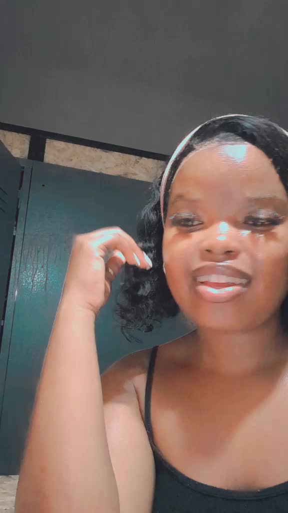 @Sqalesihle
