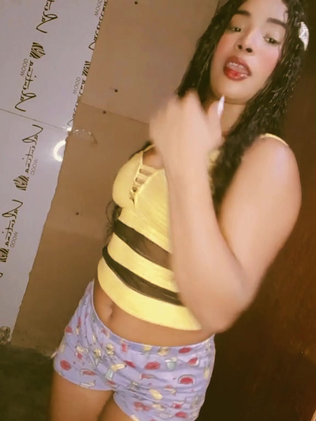 @👸Y