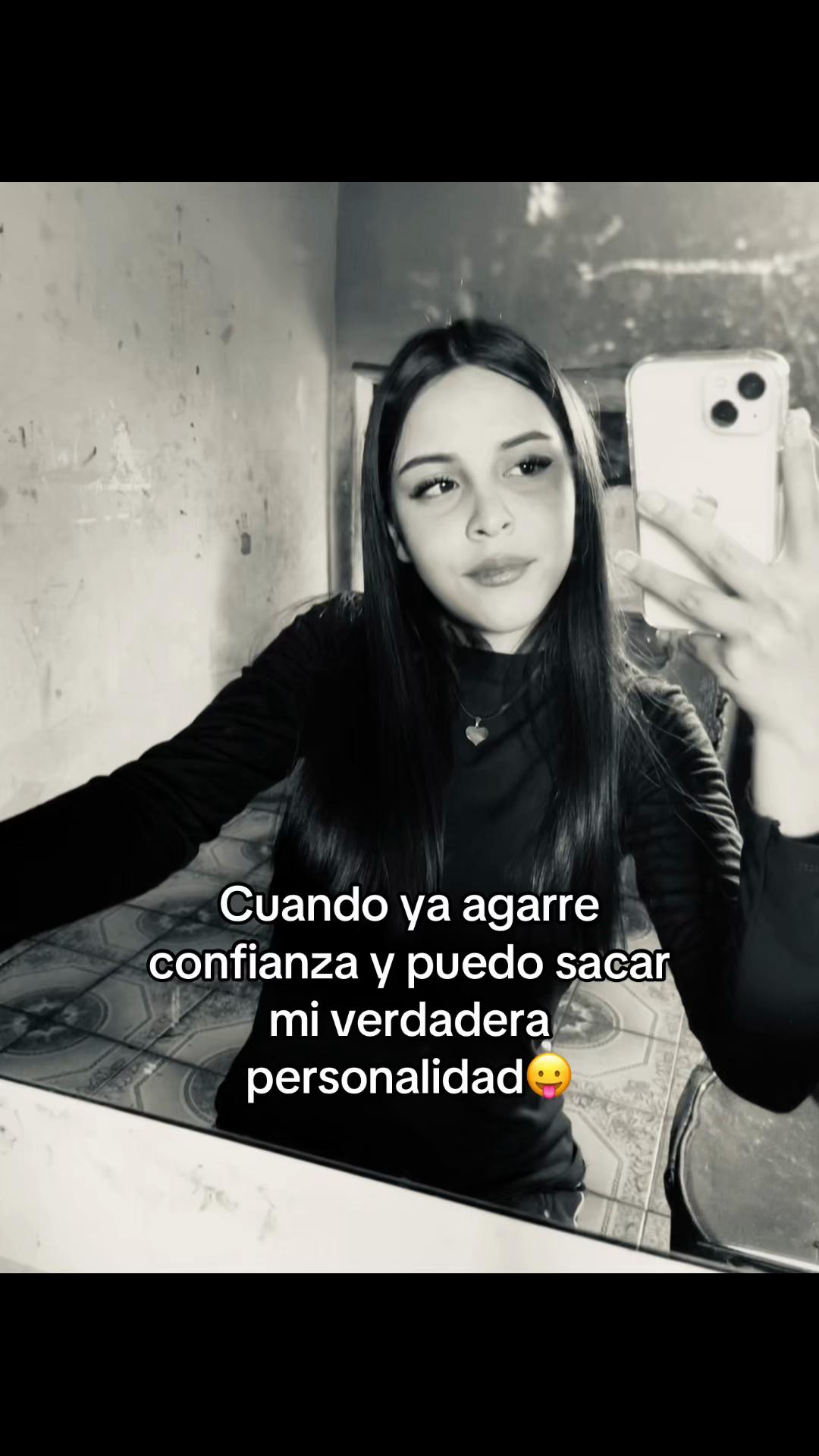 @🙎🏻&zwj;♀️
