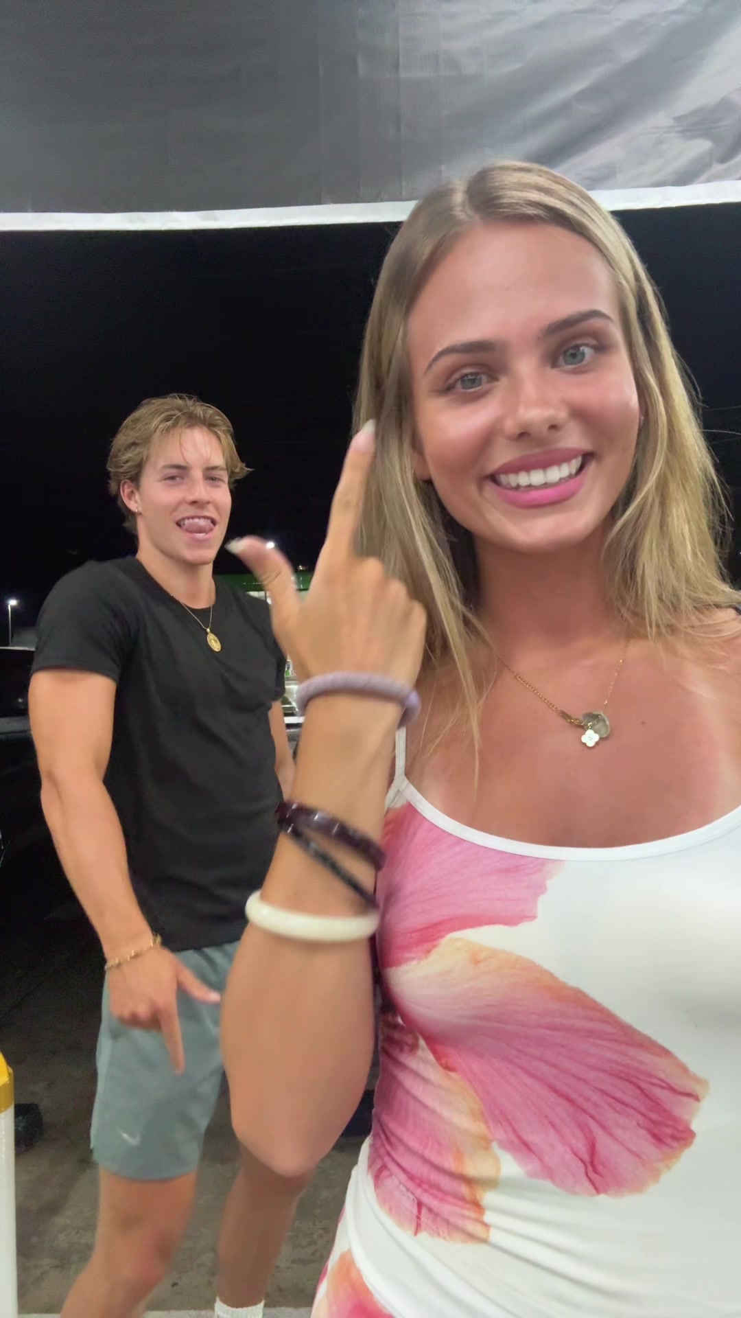 @saracrumbleleg