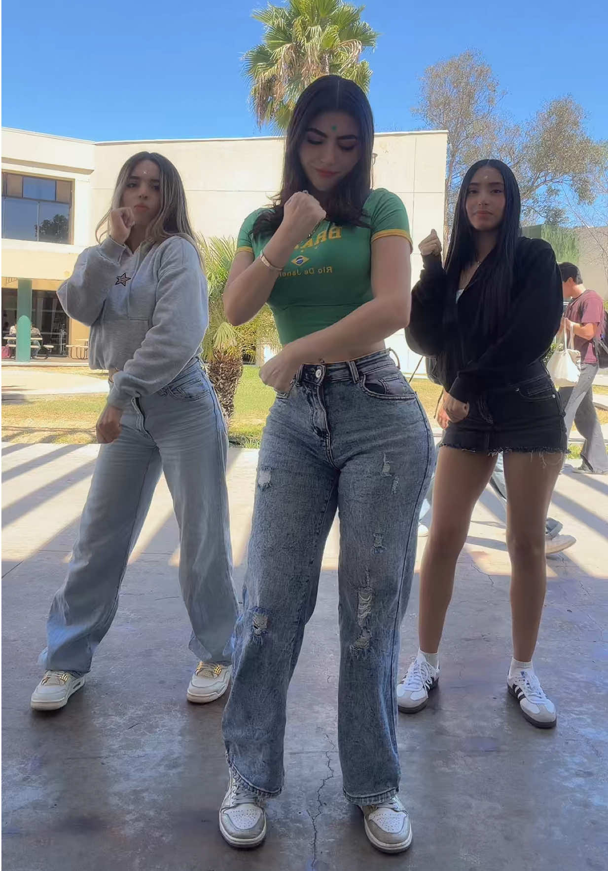 @PRISCILA ☆ INZUNZA