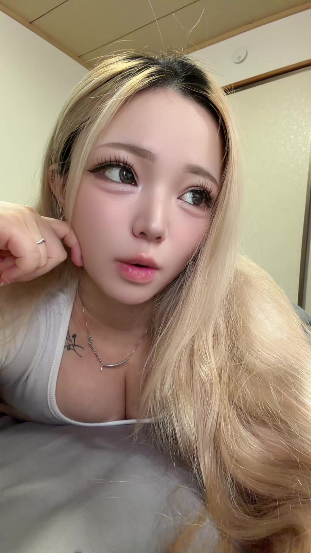 @。