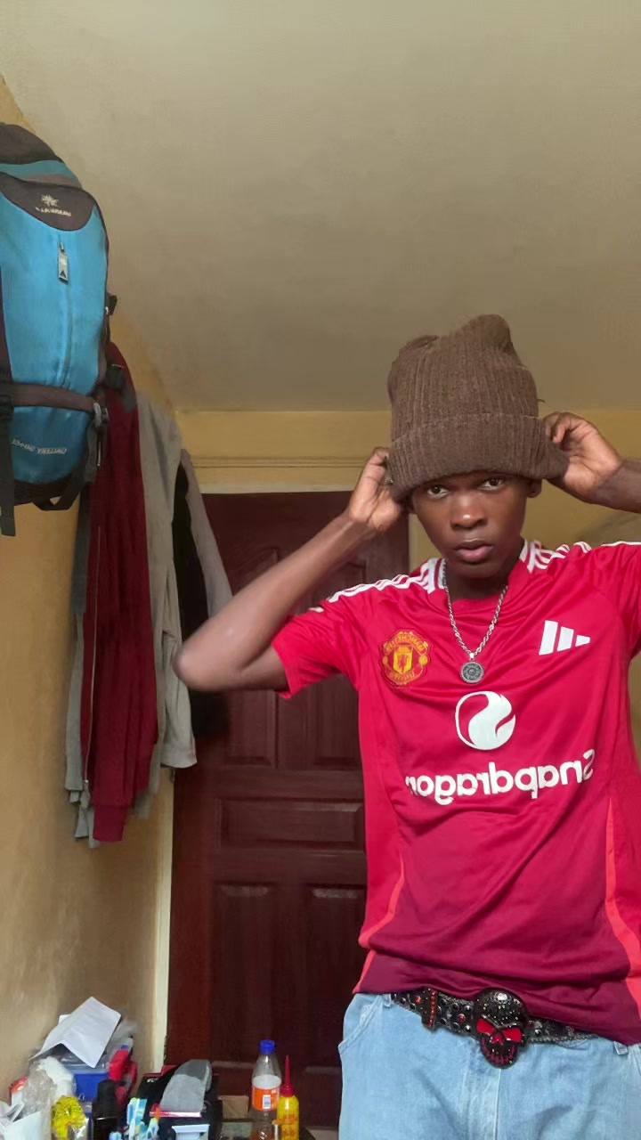 @🧢JUST.CALL.ME.INFLUENCER🔵
