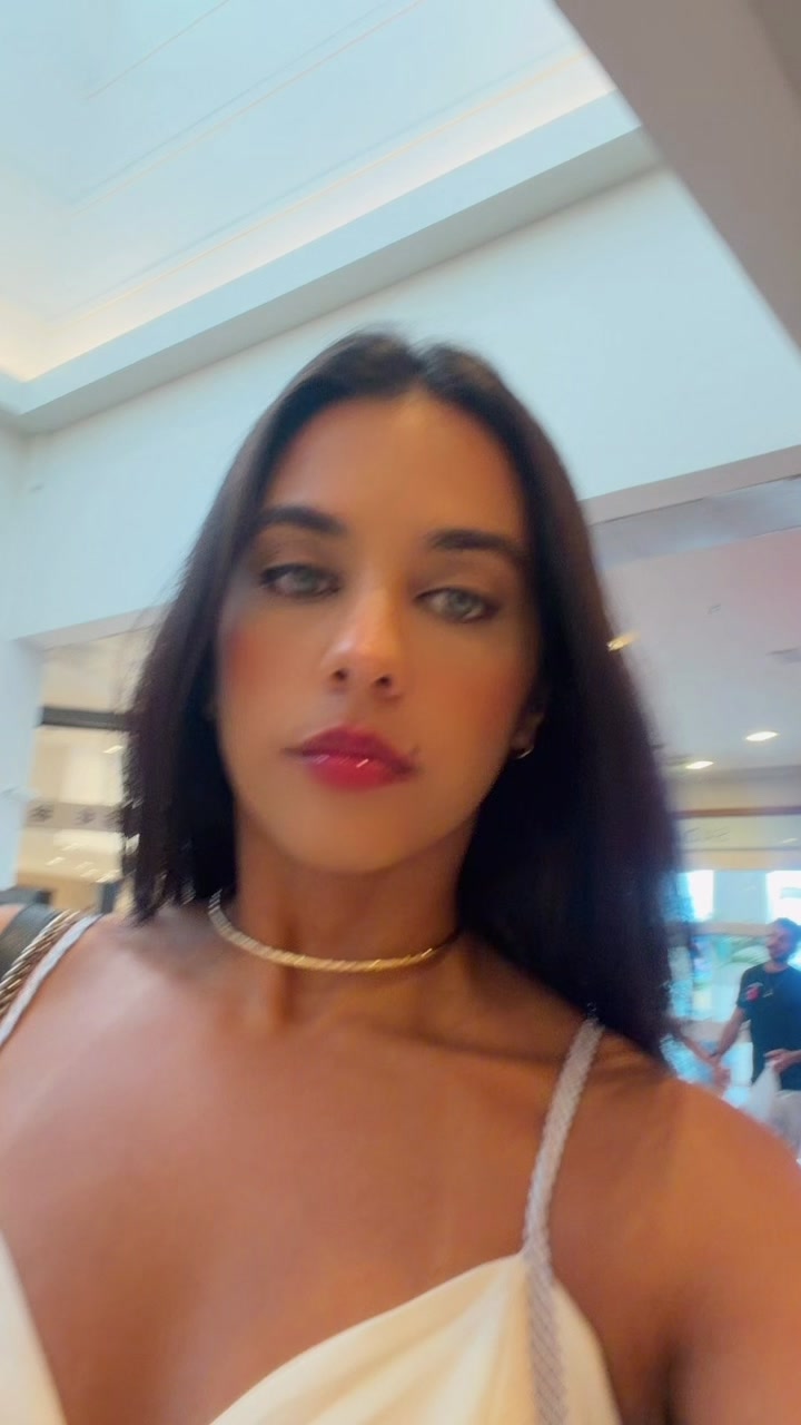 @Janaína