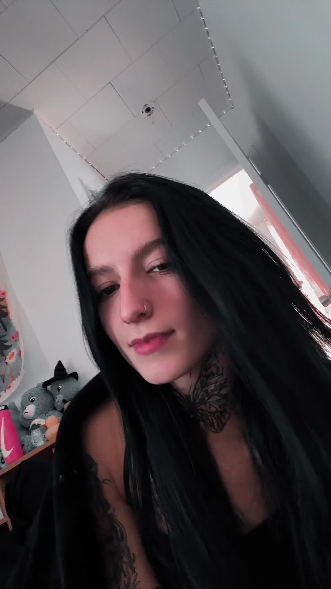 @Miss_Levesque_04