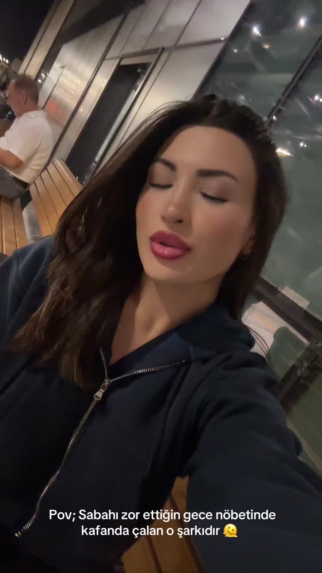@G&uuml;lll🌹