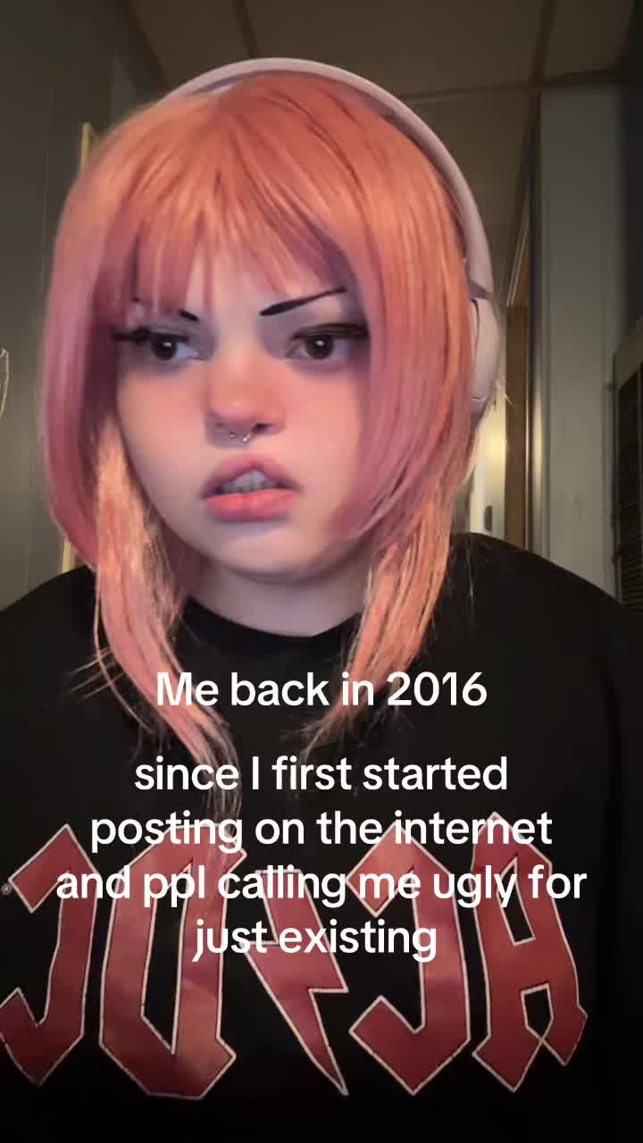@Professional Canadian Egirl💕