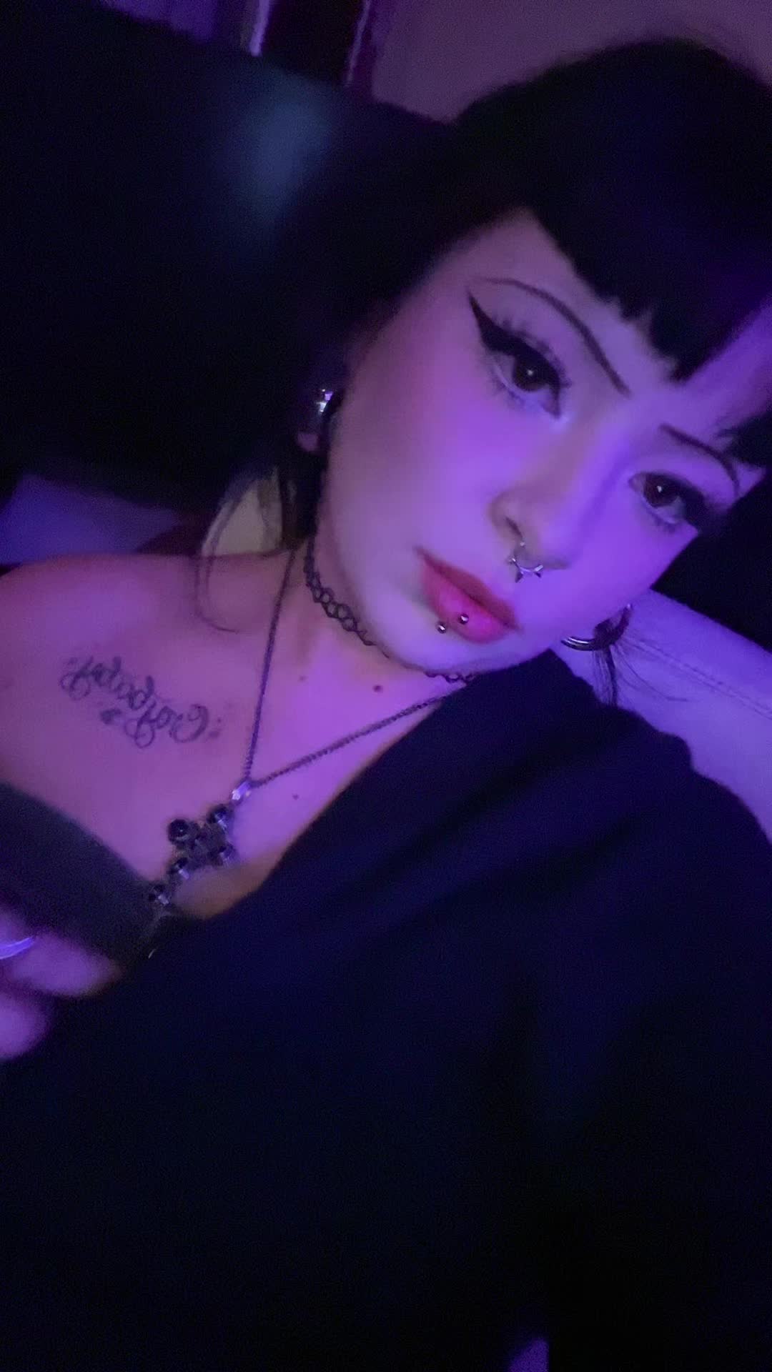 @laur3n🦇