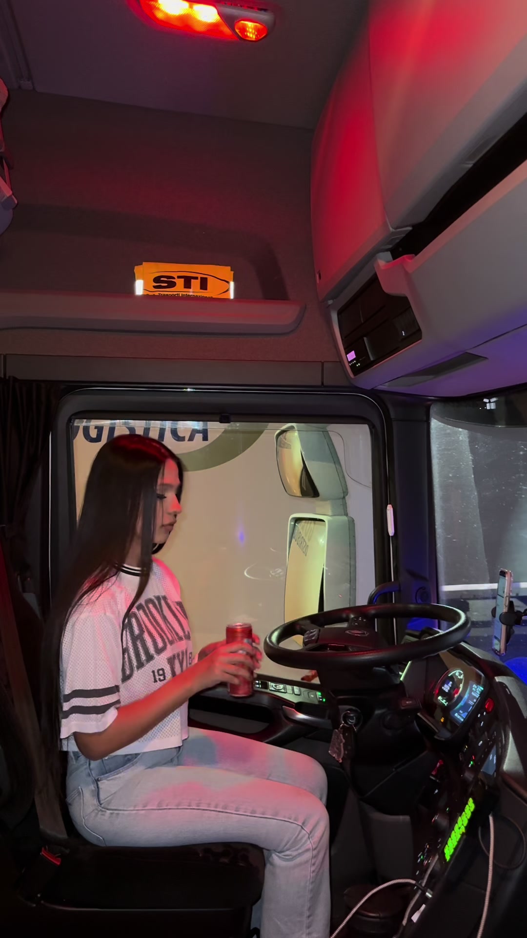 @R O X 🚛🌻