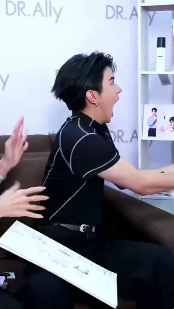 @Lovenogender🏳️&zwj;🌈