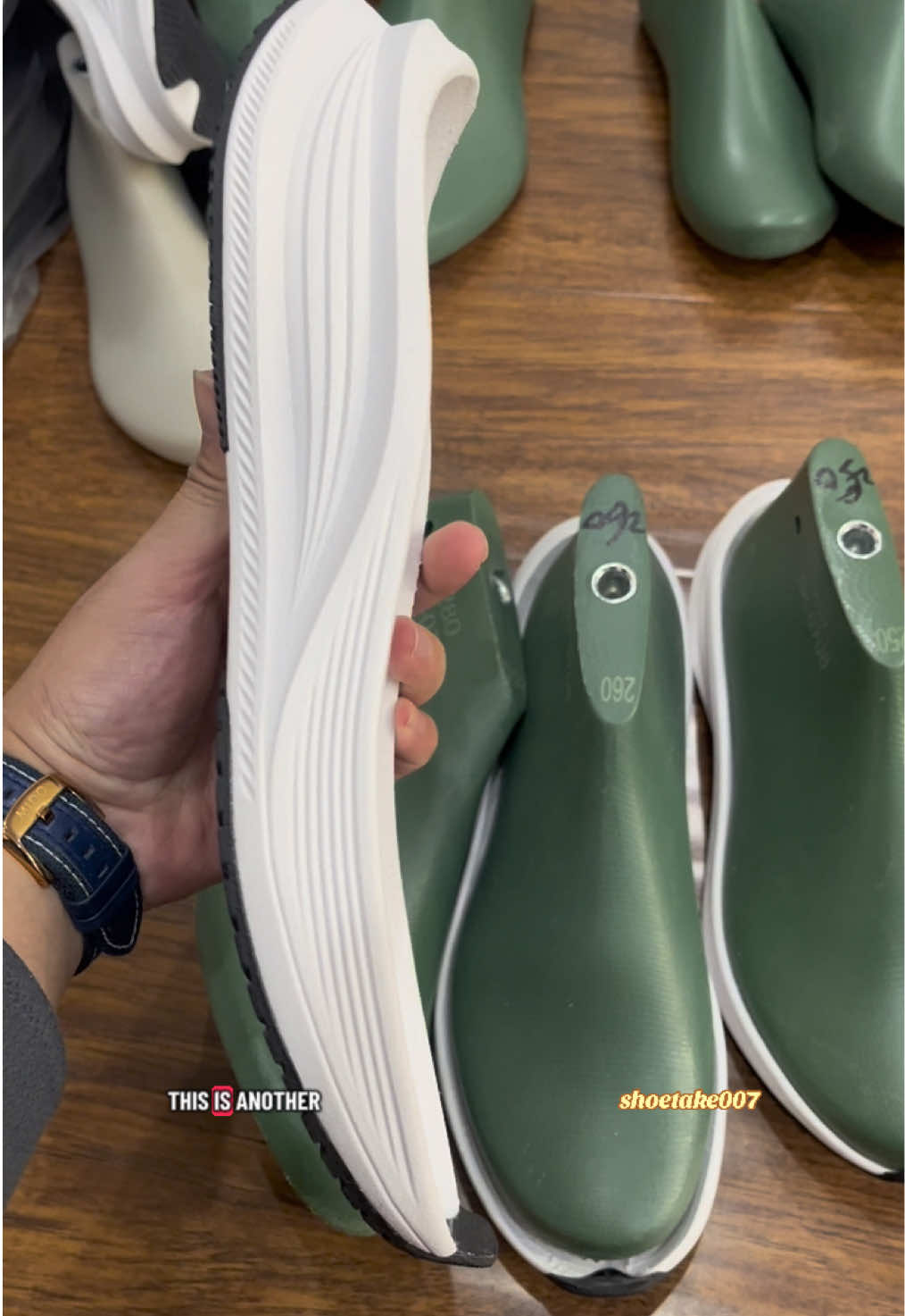 @SHOETAKE