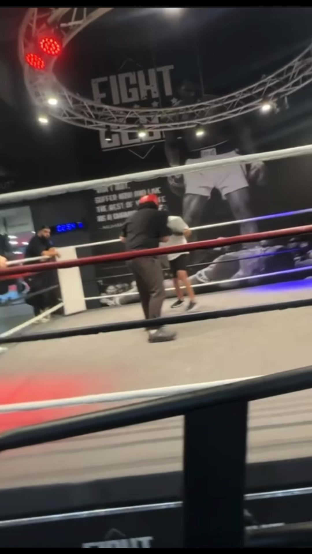 @️🥊💸