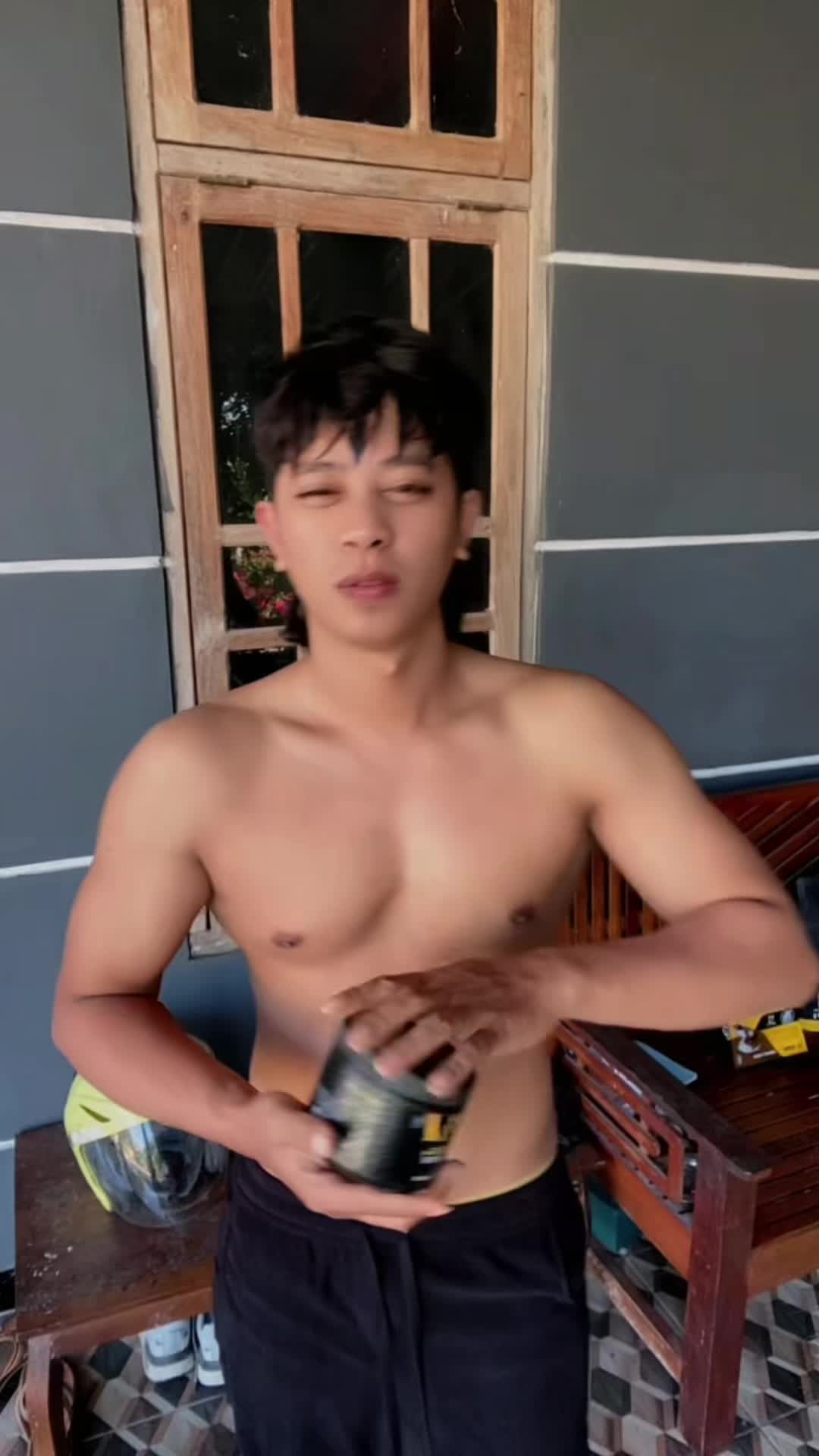 @Pengguna sekitar 