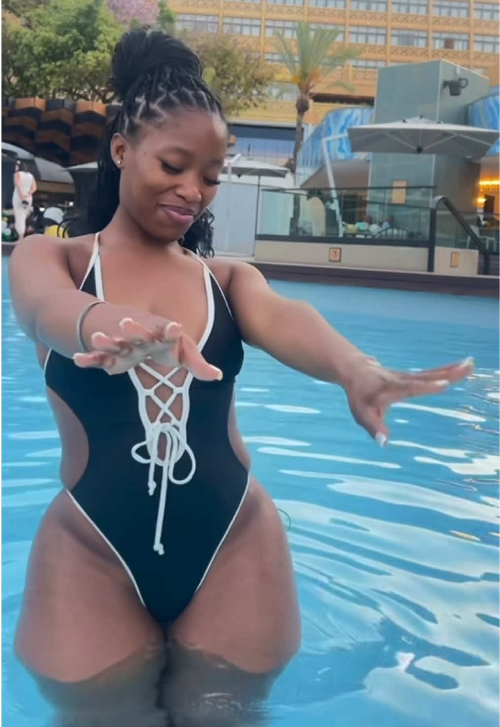 @melavue