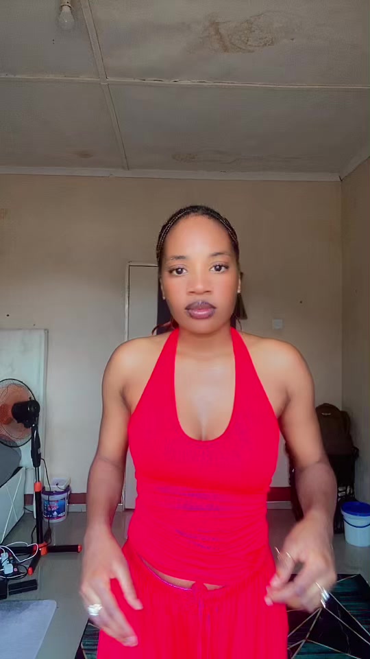 @tanishakayz