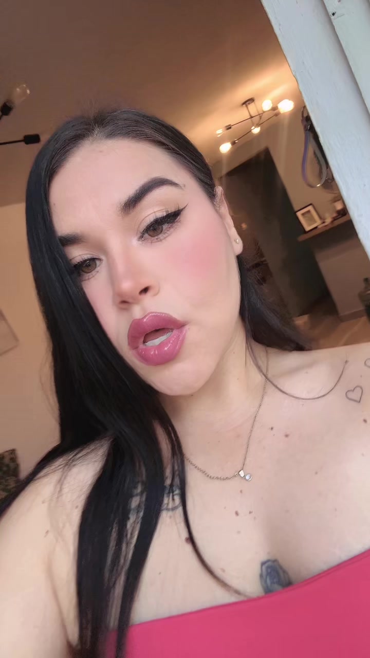 @yazmineosuna