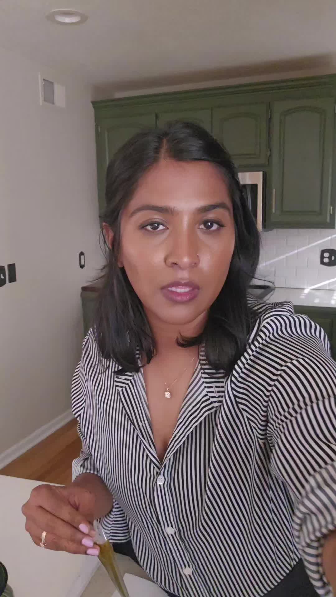 @essentialhenna