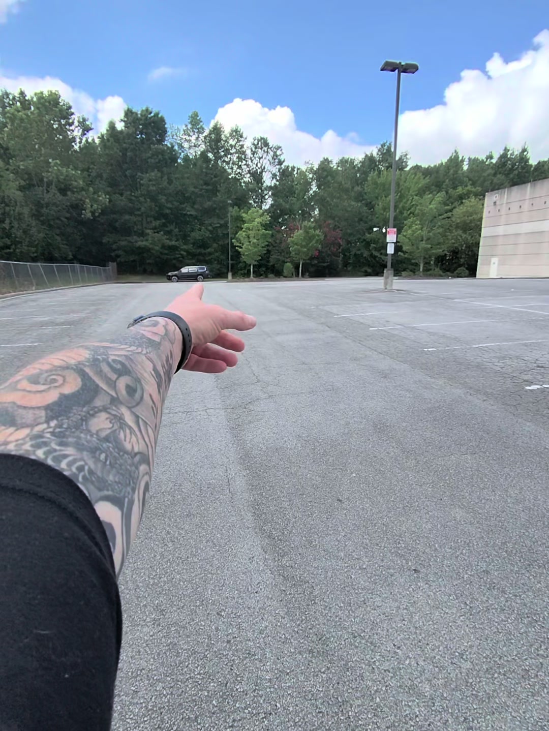 @Bearded_tattooed_guy_in_ga