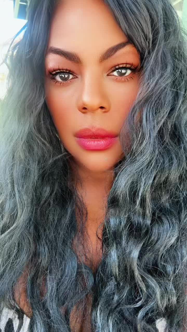 @iamellesully
