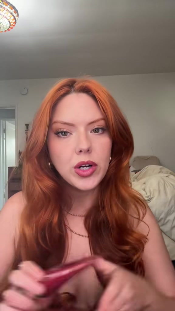 @sarahwinesalot