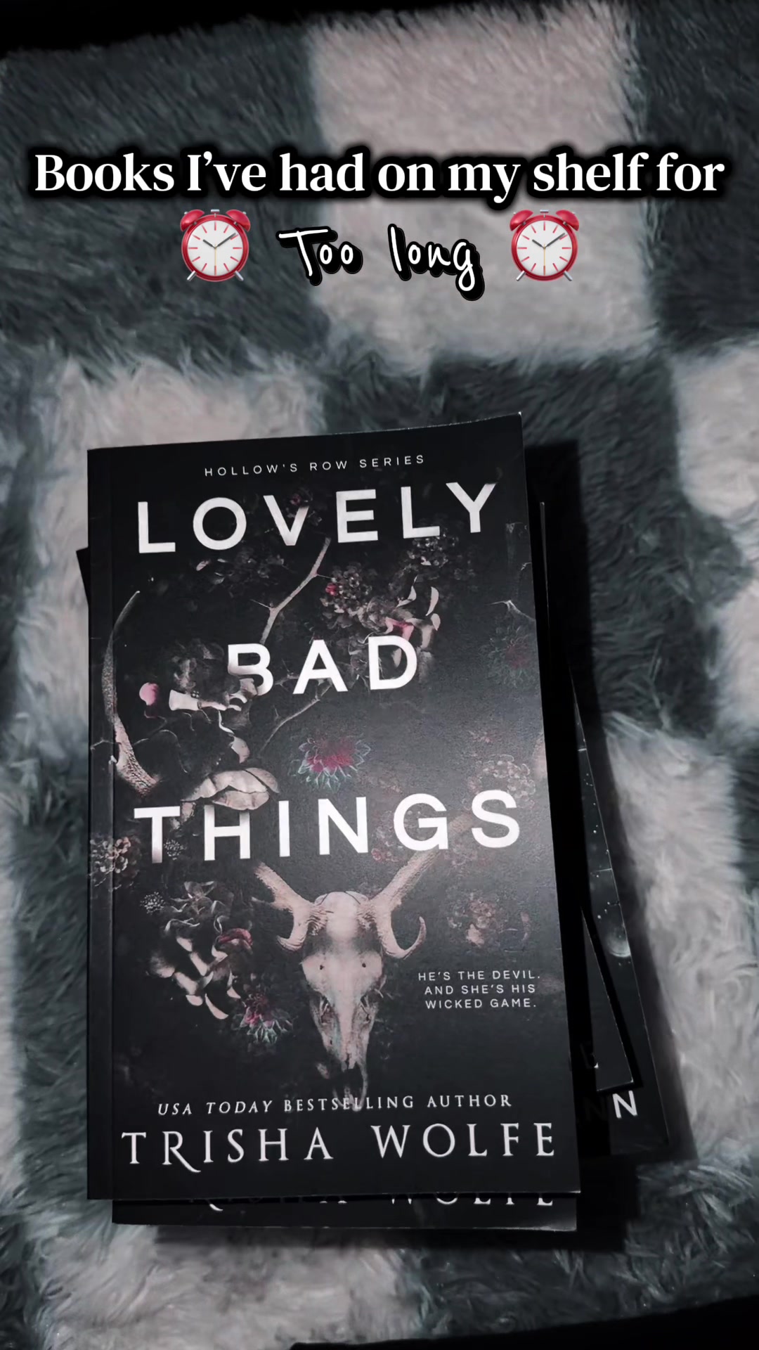 @Danielle Reads 📚☕️ 🧸