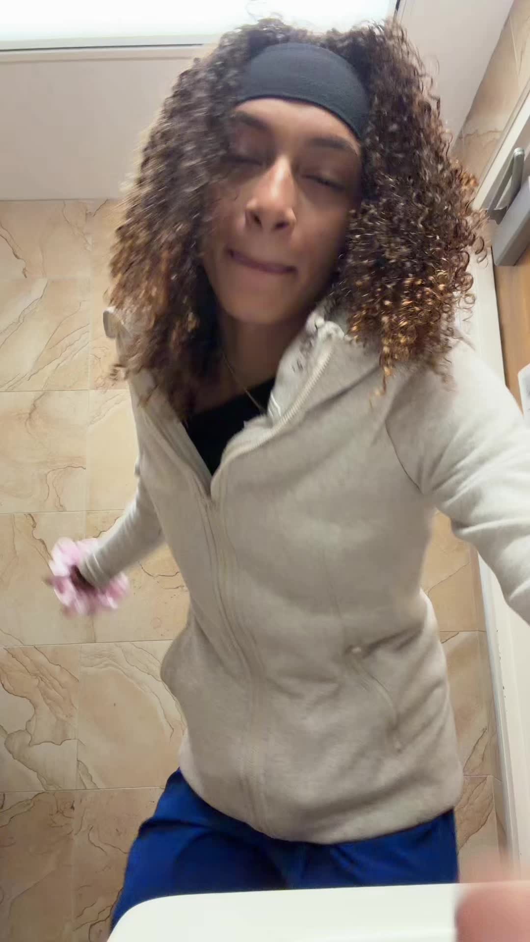 @urlocalhotweirdo