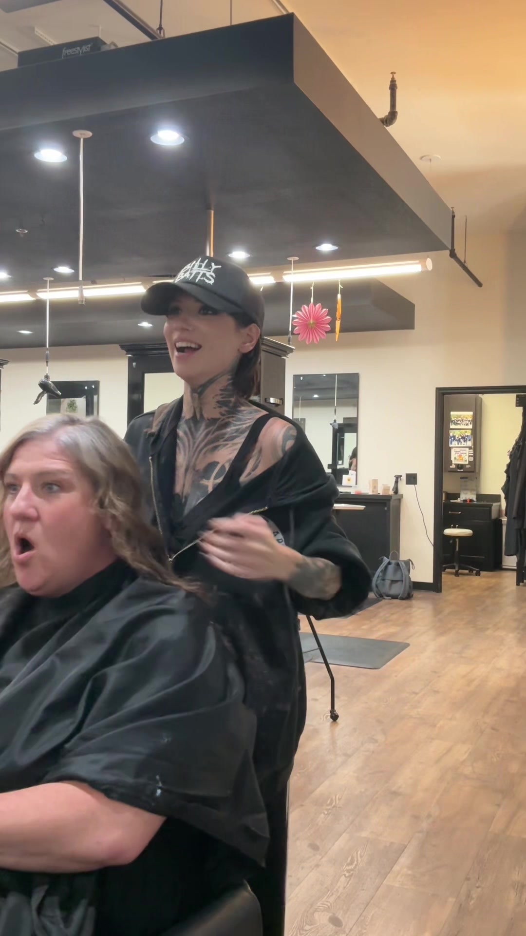 @Logan Kelly | HAIRSTYLIST