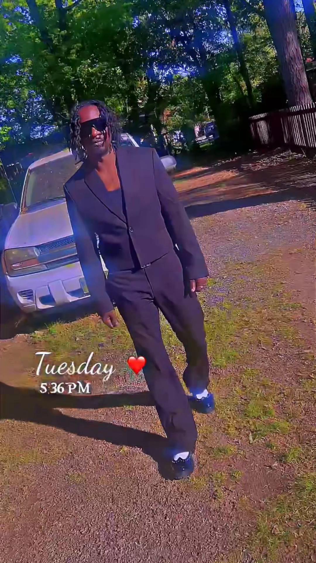 @PlayBoi23