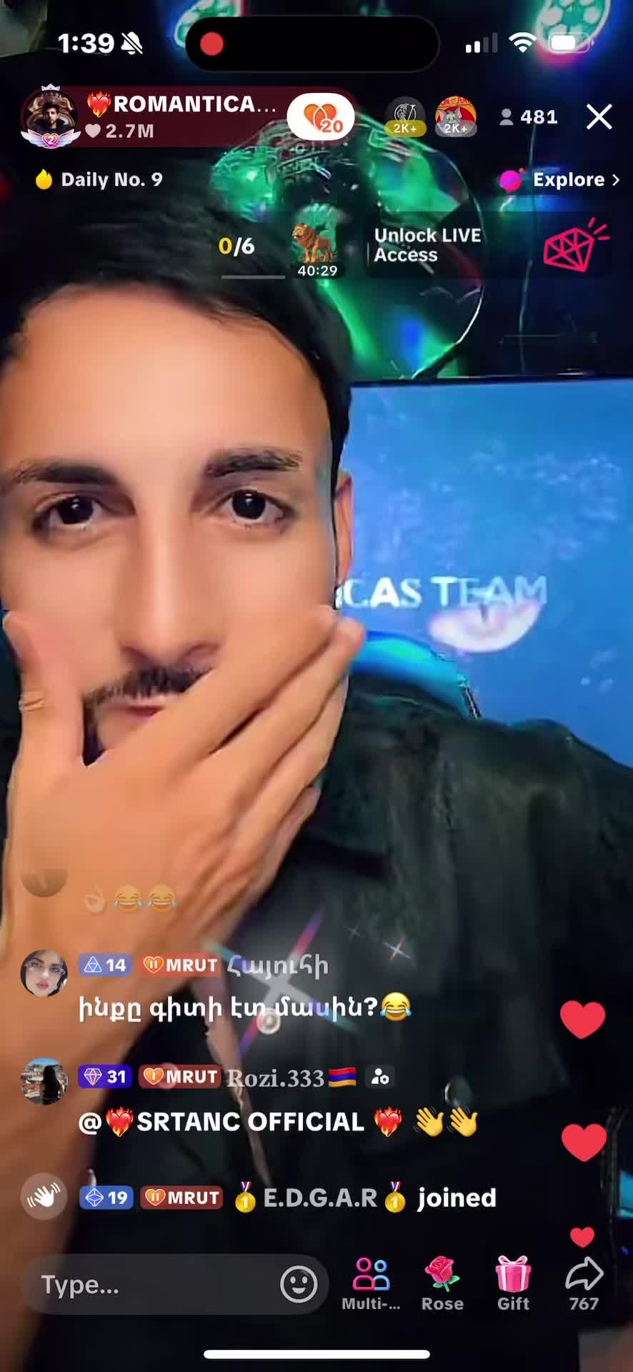 @⃟
