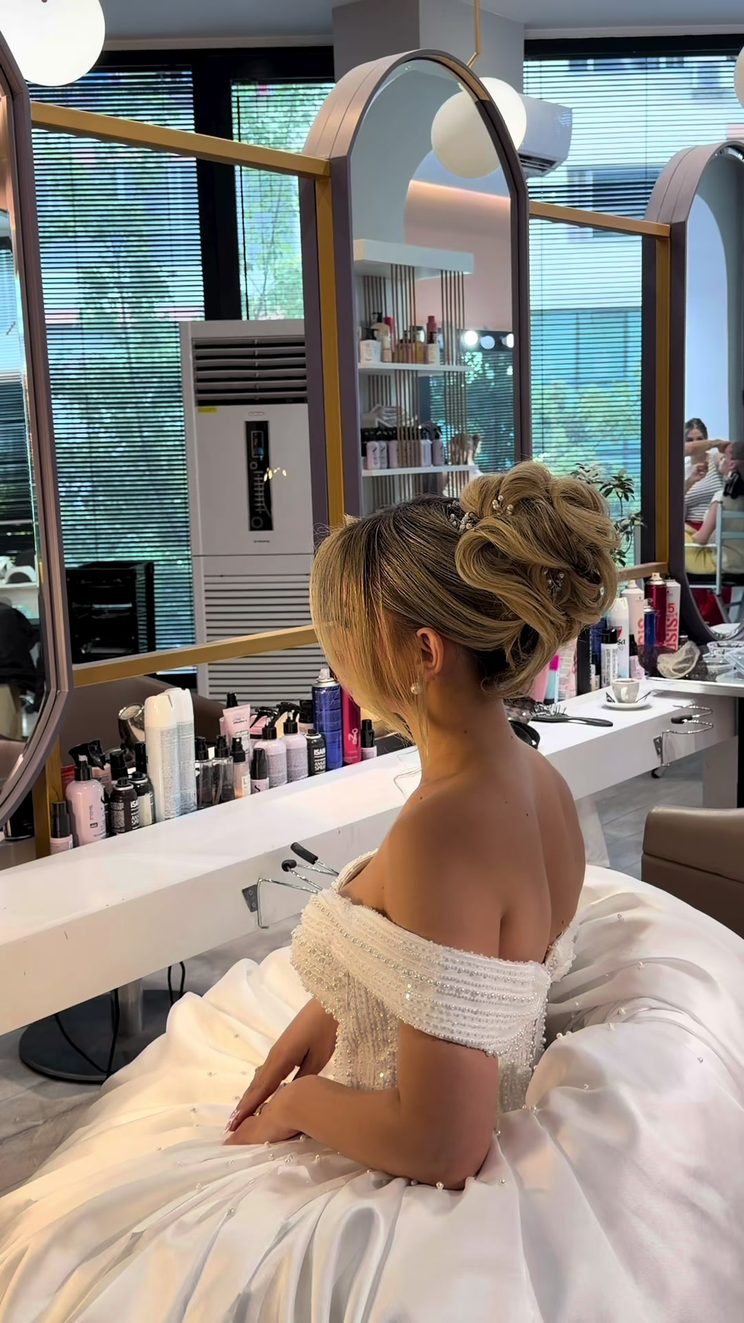 @hair_makeup_artist_Mario