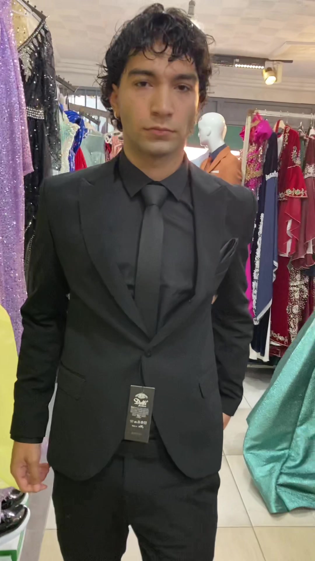 @ShOfficial. 👗👔