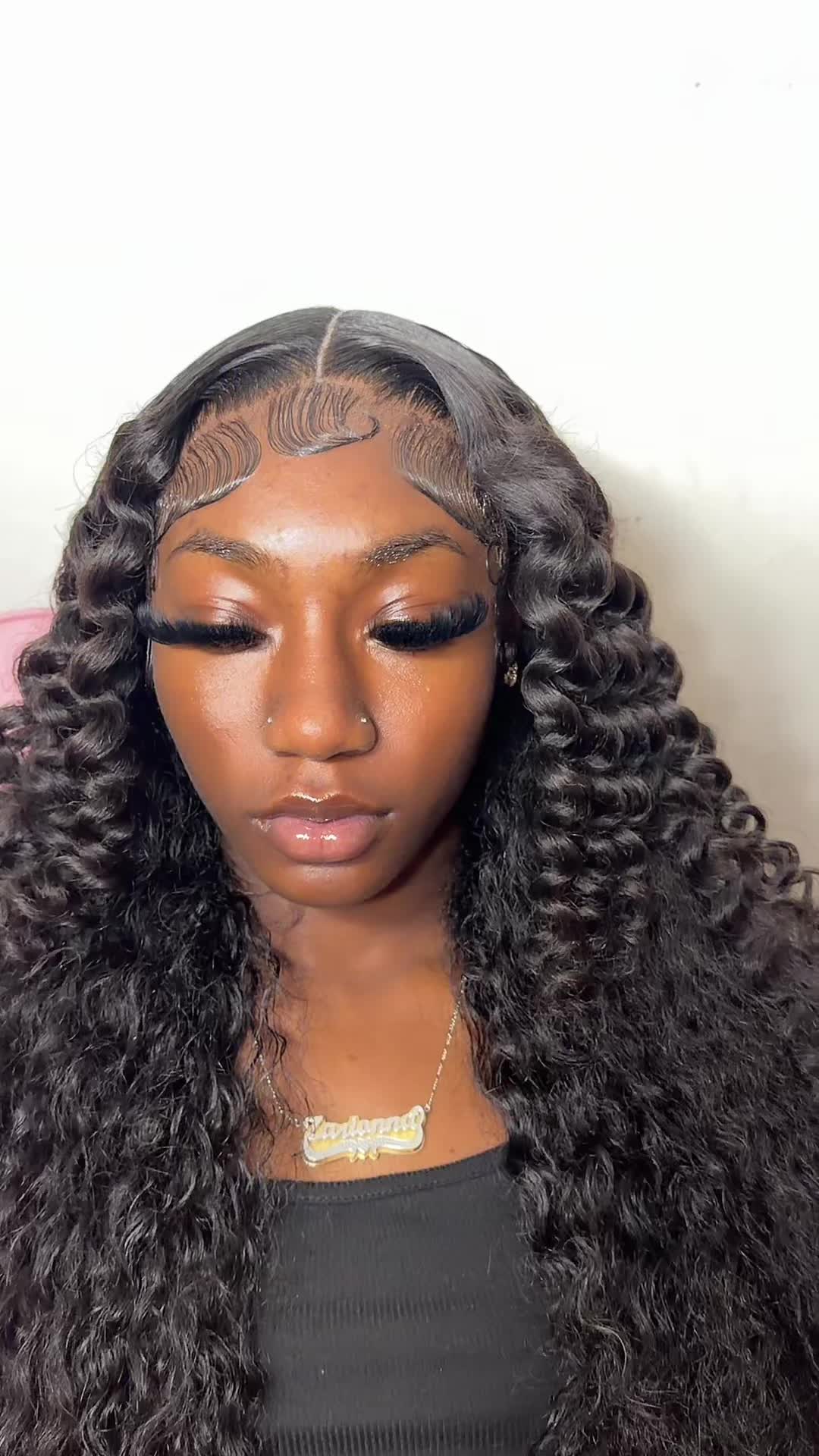 @Moniee B. 🤍