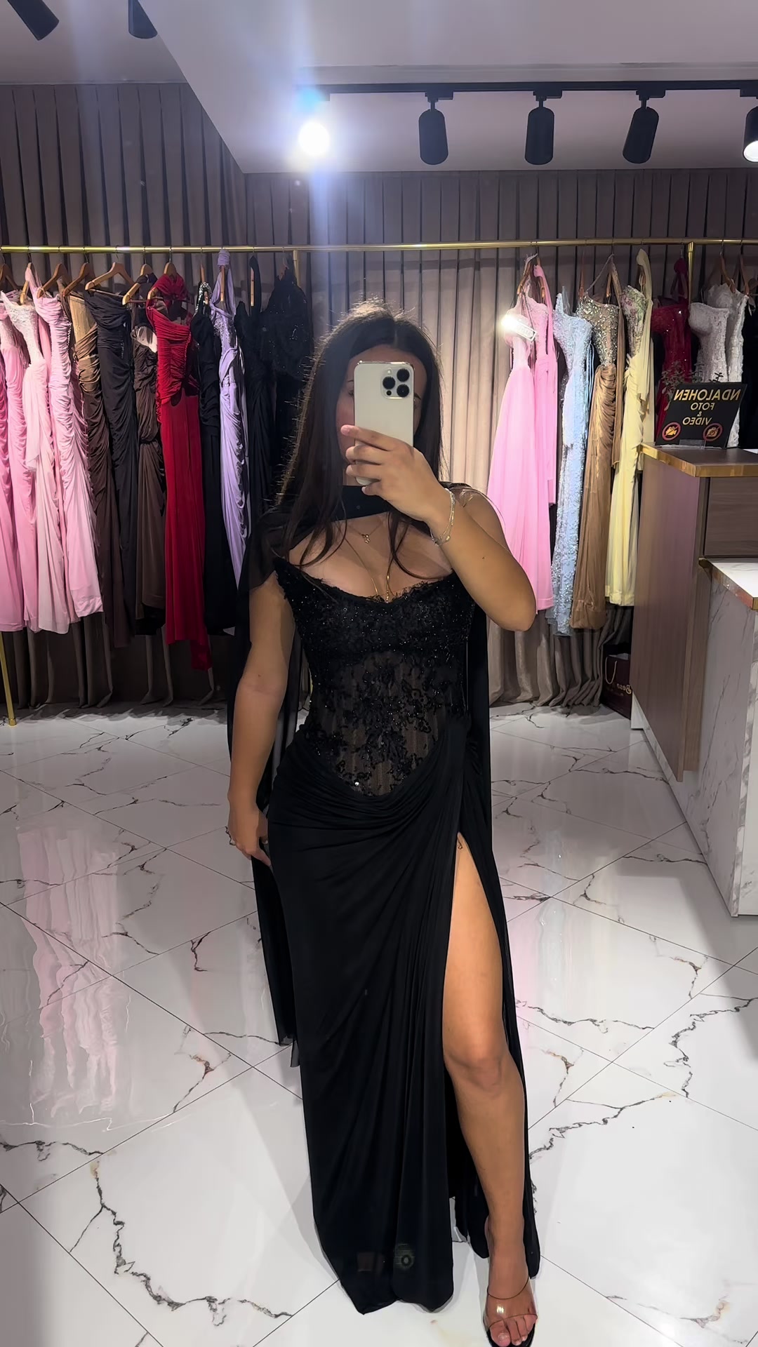 @Fustanemeqera_besa_xheni