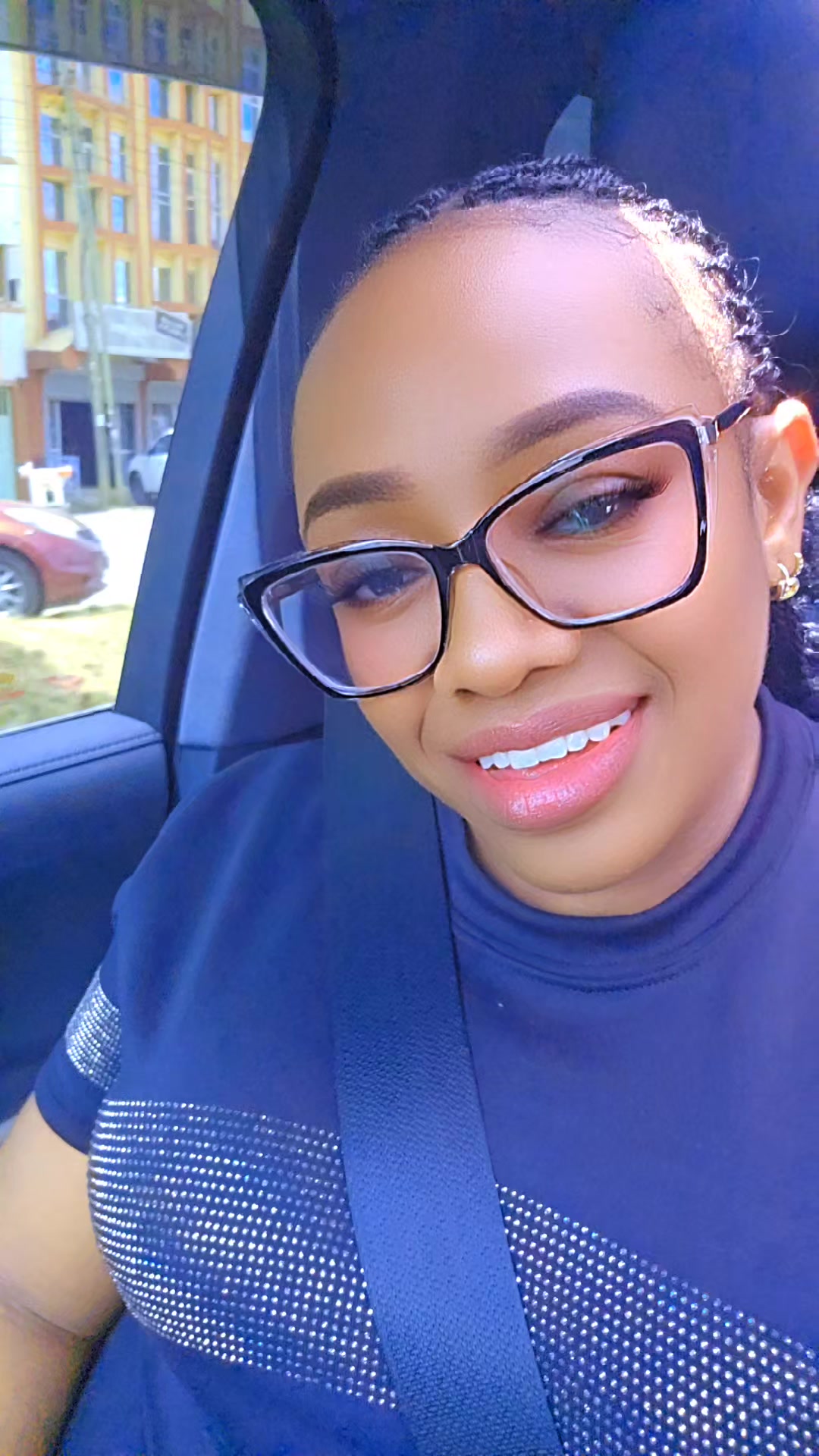 @LIzz Wangui