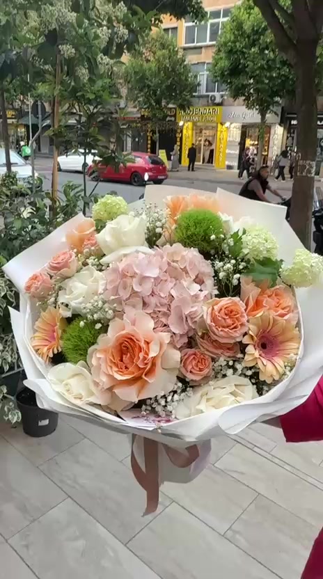 @Lona’s flowers shop