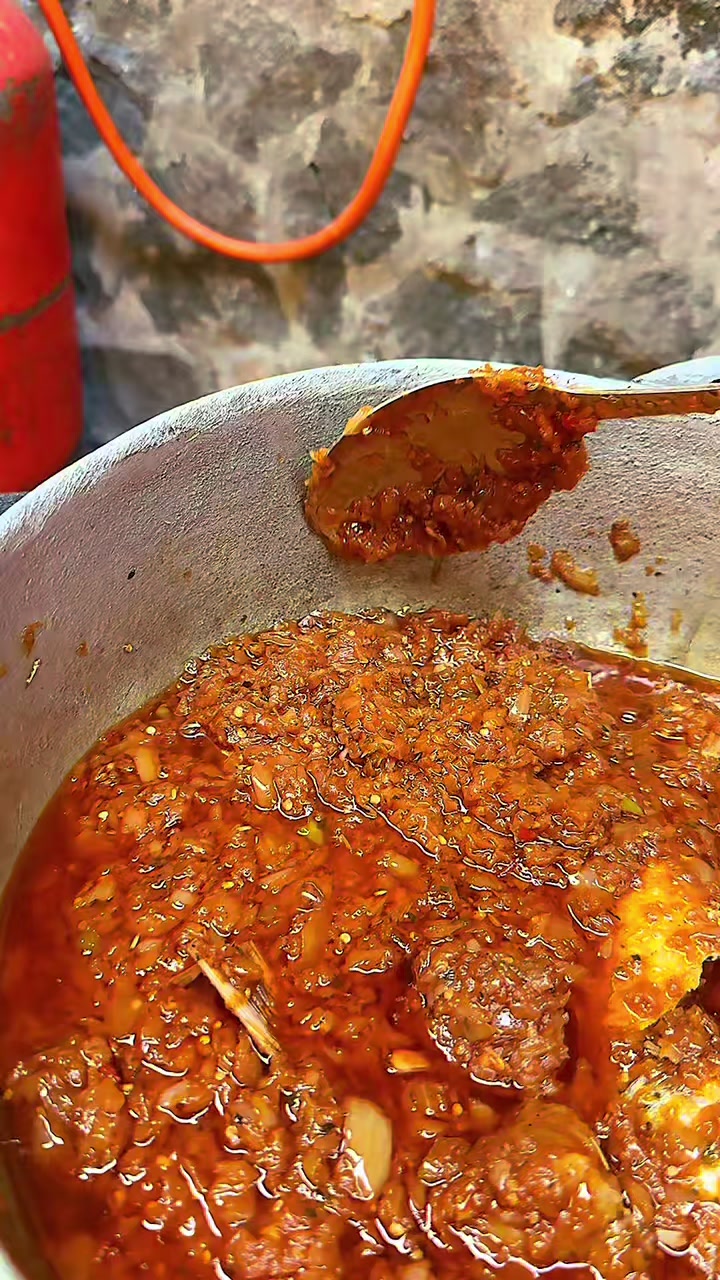@Food Vendor in Freetown 🇸🇱
