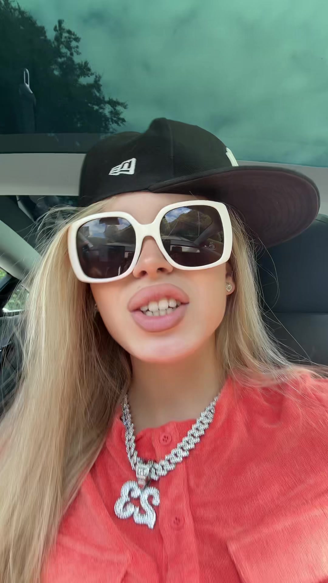 @lizzitak