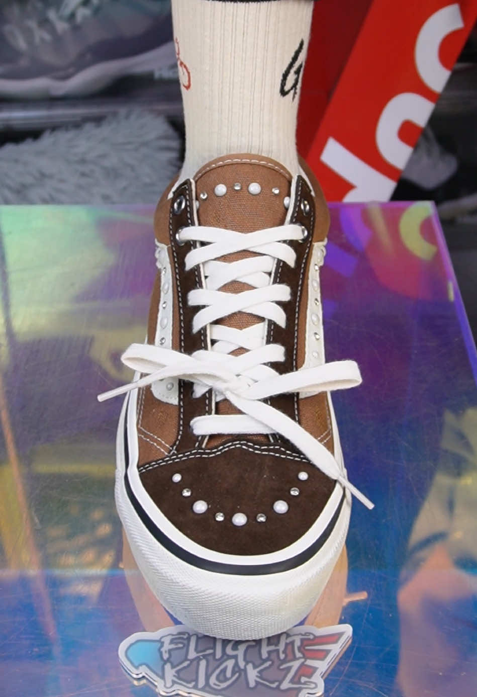 @Lacedsneaker