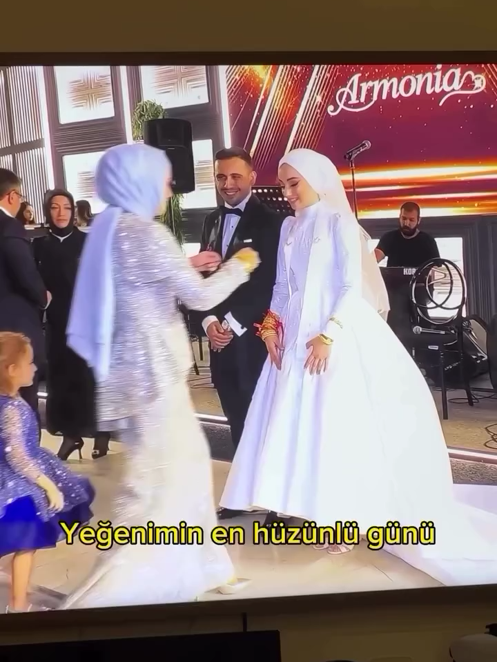 @D&uuml;ğ&uuml;nlerden Kesitler