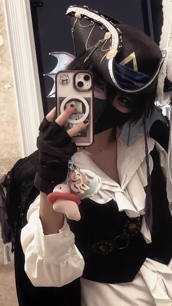 @☣︎「 CΔLX 」☣︎