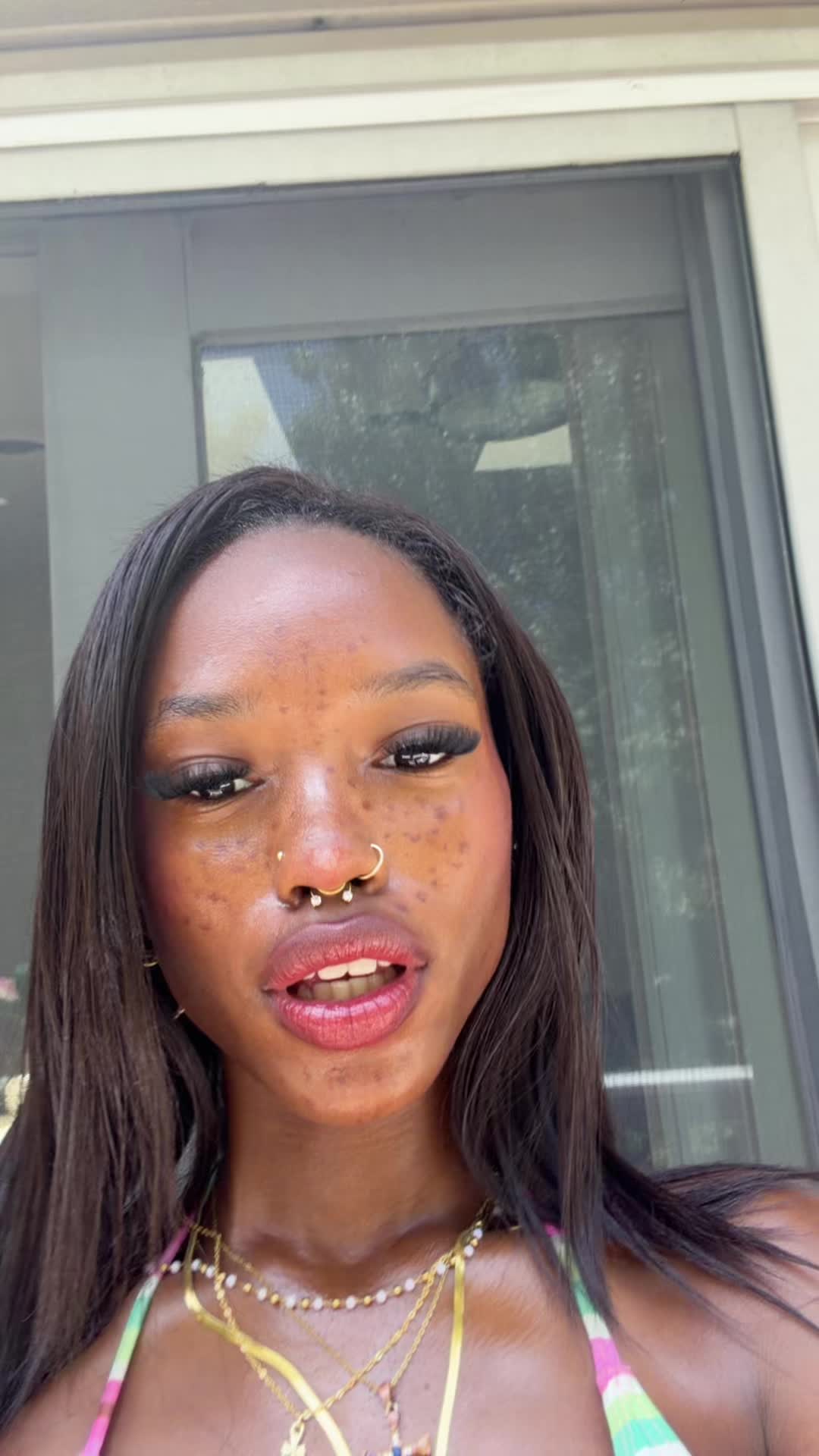 @bareleehere